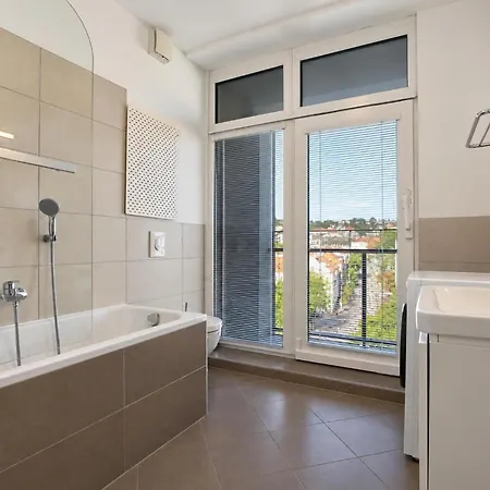 Apartment With Balcony And Slavin View *