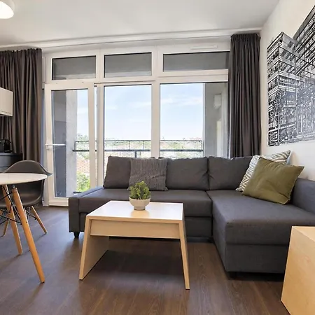 Apartment With Balcony And Slavin View *